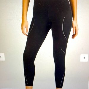 Base Pace High Rise Reflective Tight 25’’ in black